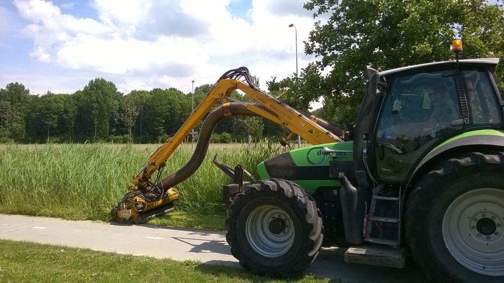 Maaien-traktor