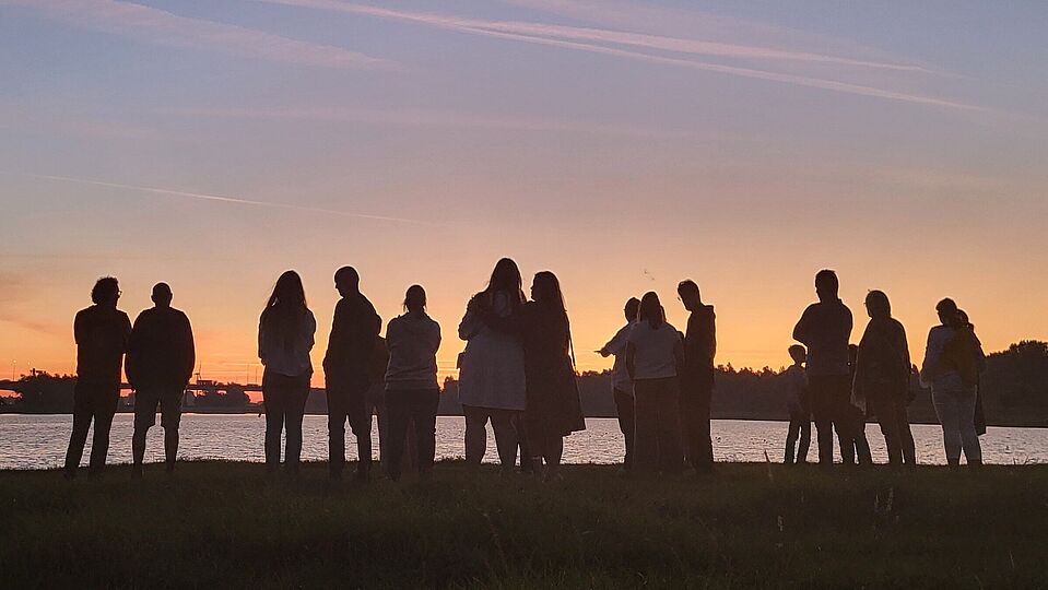 Walk into the Light: Samen stilstaan bij suïcide