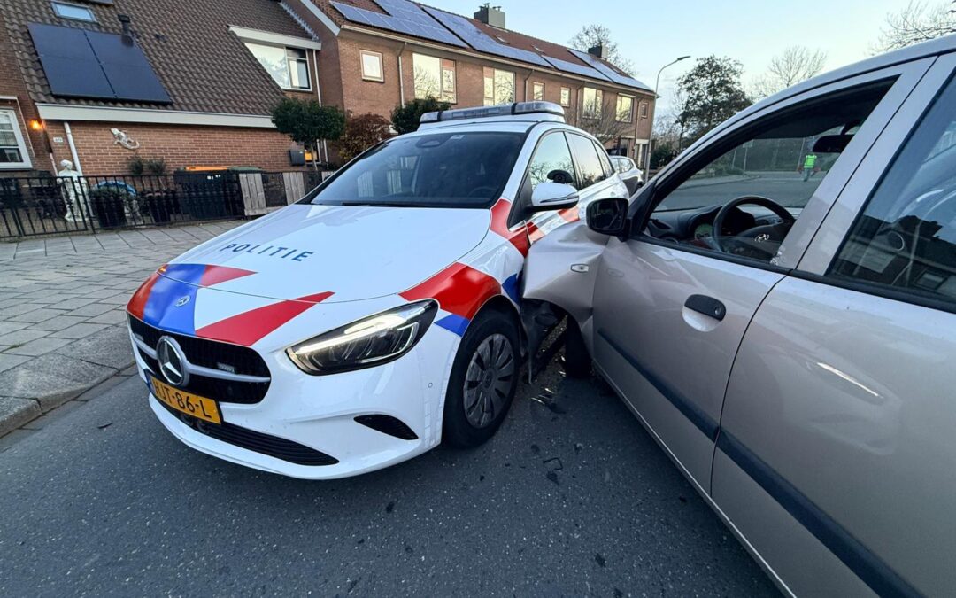Ongeval op de Snoekbaars in Zuid-Scharwoude – Politieauto aangereden