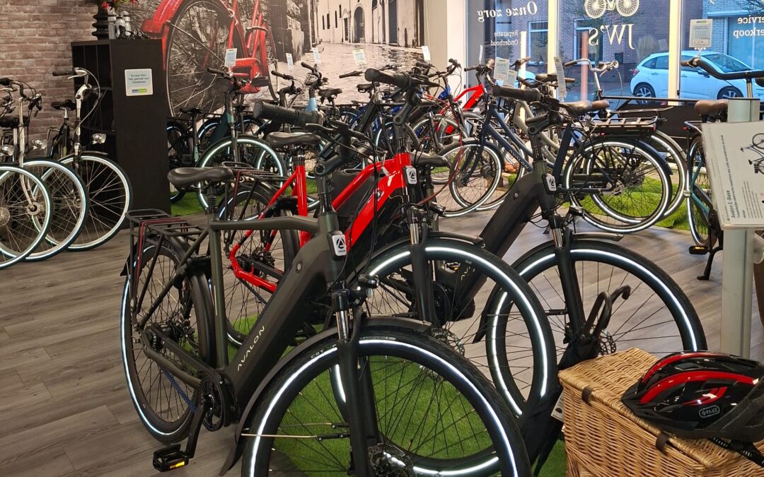 ” Jw’s Fiets & Service is er voor al uw fietsongemak, onderhoud, reparaties én de nieuwe fietsen en E-bikes van Avalon!