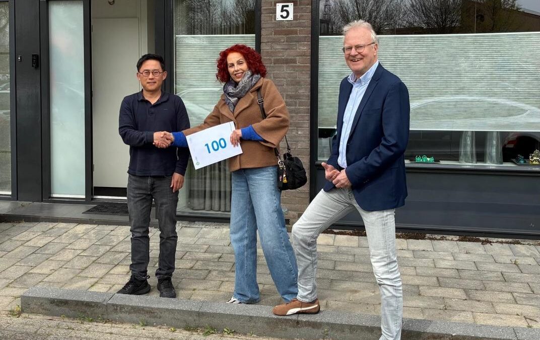 Mijlpaal: 100ste vergunning laden vanuit huis in onze gemeente