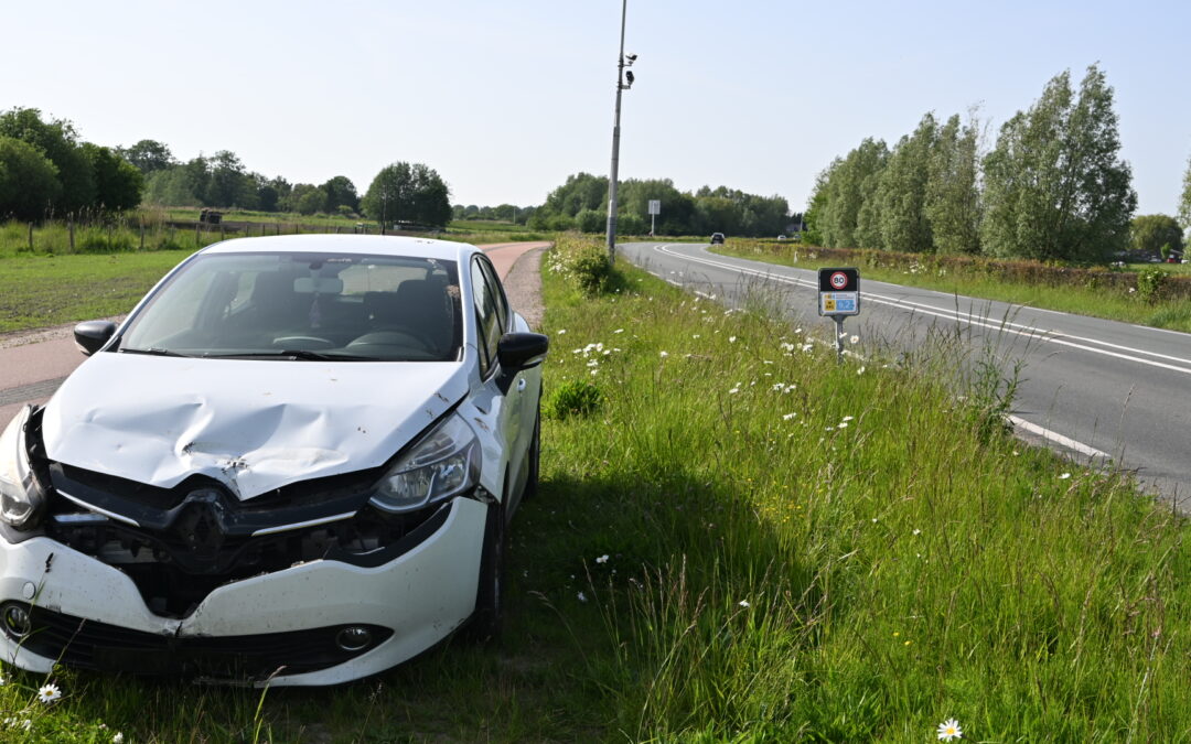 Automobilist verliest macht over stuur op N241 bij ’t Veld – bestuurder aangehouden en overgebracht naar het politiebureau