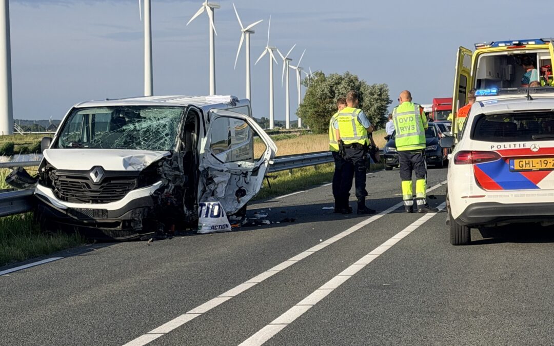 Ernstig ongeval op N9 bij Sint Maartensvlotbrug, weg afgesloten