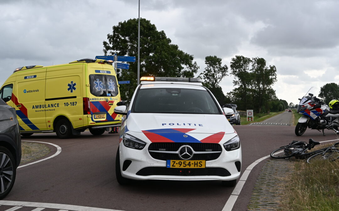 Scooterrijdster gewond na botsing met auto in Schagen.