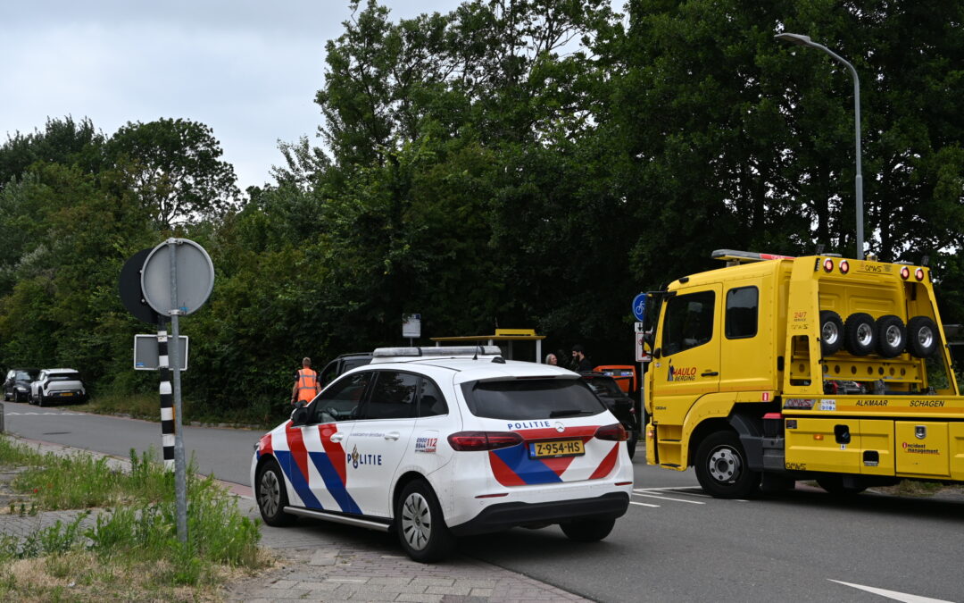 Twee auto’s beschadigd bij aanrijding op Zeeweg in Sint Maartensvlotbrug